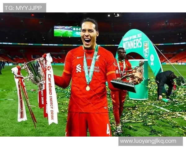 世界杯预选赛荣获月度最佳球员，实至名归